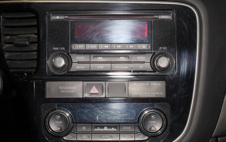 Mitsubishi Outlander III рестайлинг 3, 2015 год, 1 889 000 рублей, 13 фотография