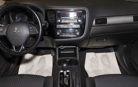 Mitsubishi Outlander III рестайлинг 3, 2015 год, 1 889 000 рублей, 15 фотография