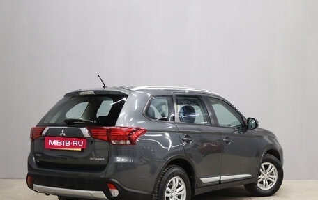 Mitsubishi Outlander III рестайлинг 3, 2015 год, 1 889 000 рублей, 7 фотография