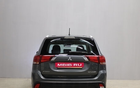 Mitsubishi Outlander III рестайлинг 3, 2015 год, 1 889 000 рублей, 6 фотография