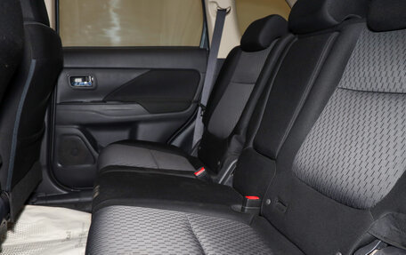 Mitsubishi Outlander III рестайлинг 3, 2015 год, 1 889 000 рублей, 18 фотография