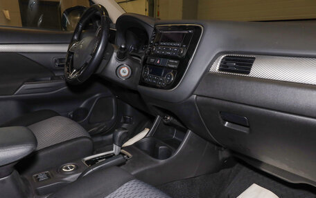 Mitsubishi Outlander III рестайлинг 3, 2015 год, 1 889 000 рублей, 17 фотография