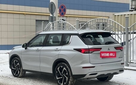 Mitsubishi Outlander, 2023 год, 3 750 000 рублей, 7 фотография