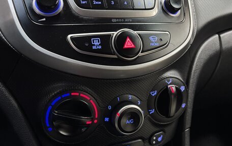 Hyundai Solaris II рестайлинг, 2015 год, 915 000 рублей, 18 фотография