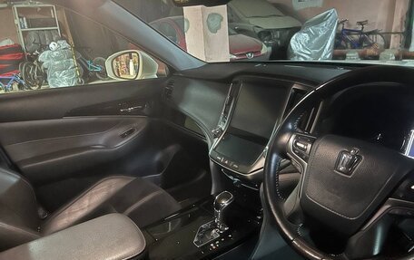 Toyota Crown, 2017 год, 3 200 000 рублей, 8 фотография