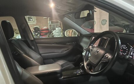 Toyota Crown, 2017 год, 3 200 000 рублей, 9 фотография