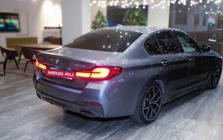 BMW 5 серия, 2021 год, 5 250 000 рублей, 2 фотография