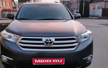 Toyota Highlander III, 2011 год, 2 500 000 рублей, 1 фотография