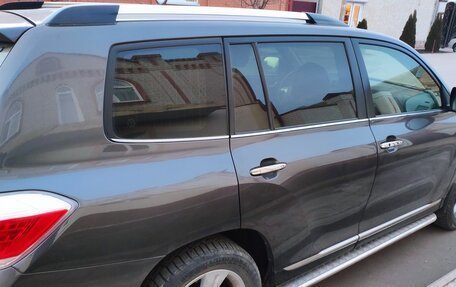 Toyota Highlander III, 2011 год, 2 500 000 рублей, 2 фотография