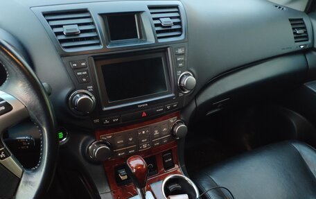 Toyota Highlander III, 2011 год, 2 500 000 рублей, 8 фотография