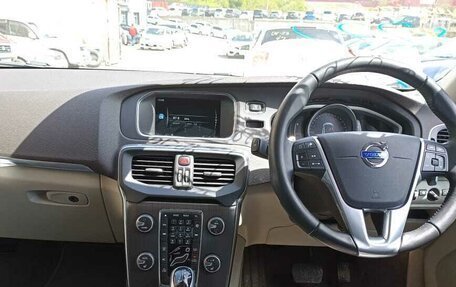 Volvo V40 II рестайлинг, 2015 год, 1 350 000 рублей, 6 фотография