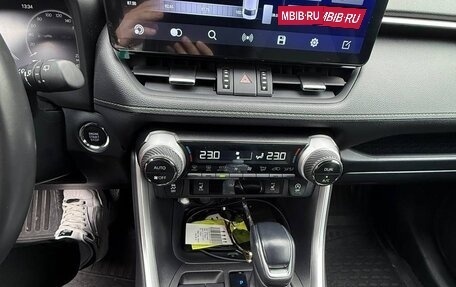 Toyota RAV4, 2024 год, 3 800 000 рублей, 5 фотография