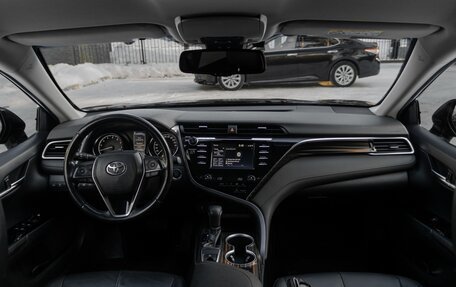 Toyota Camry, 2019 год, 2 250 000 рублей, 9 фотография