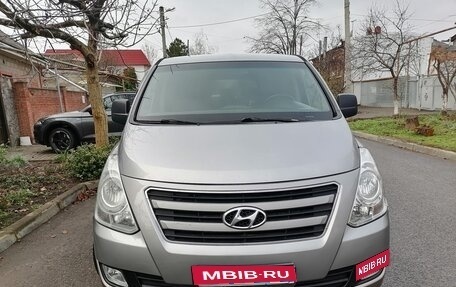 Hyundai H-1 II рестайлинг, 2015 год, 1 680 000 рублей, 9 фотография