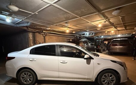 KIA Rio IV, 2021 год, 1 350 000 рублей, 2 фотография