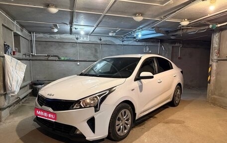 KIA Rio IV, 2021 год, 1 350 000 рублей, 3 фотография