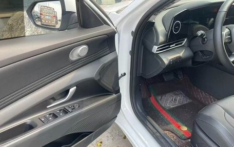 Hyundai Elantra, 2023 год, 1 800 000 рублей, 8 фотография