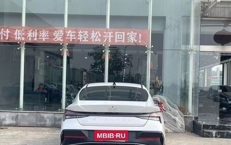 Hyundai Elantra, 2023 год, 1 800 000 рублей, 4 фотография