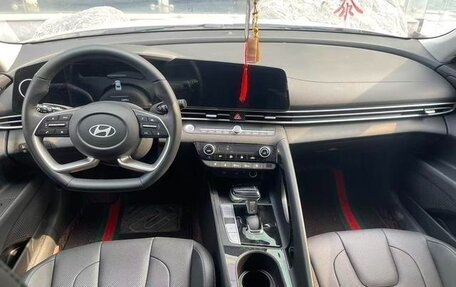 Hyundai Elantra, 2023 год, 1 800 000 рублей, 9 фотография