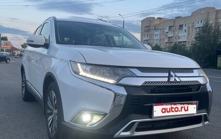 Mitsubishi Outlander III рестайлинг 3, 2019 год, 2 300 000 рублей, 1 фотография