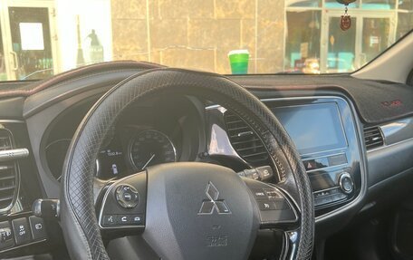 Mitsubishi Outlander III рестайлинг 3, 2019 год, 2 300 000 рублей, 5 фотография