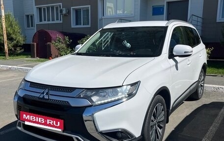 Mitsubishi Outlander III рестайлинг 3, 2019 год, 2 300 000 рублей, 7 фотография