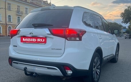 Mitsubishi Outlander III рестайлинг 3, 2019 год, 2 300 000 рублей, 4 фотография