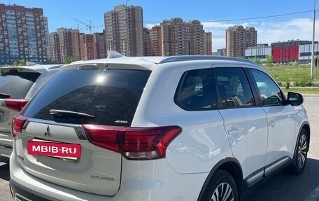 Mitsubishi Outlander III рестайлинг 3, 2019 год, 2 300 000 рублей, 8 фотография