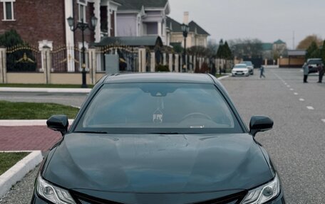 Toyota Camry, 2020 год, 2 800 000 рублей, 1 фотография