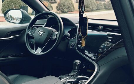 Toyota Camry, 2020 год, 2 800 000 рублей, 3 фотография