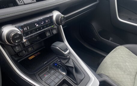 Toyota RAV4, 2025 год, 4 180 000 рублей, 9 фотография