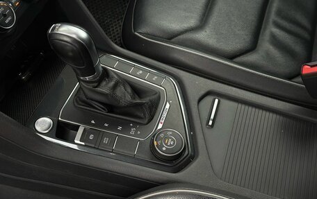 Volkswagen Tiguan II, 2019 год, 2 048 000 рублей, 17 фотография