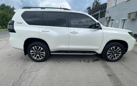 Toyota Land Cruiser Prado 150 рестайлинг 2, 2022 год, 8 499 999 рублей, 4 фотография