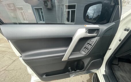 Toyota Land Cruiser Prado 150 рестайлинг 2, 2022 год, 8 499 999 рублей, 12 фотография