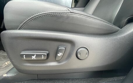 Toyota Land Cruiser Prado 150 рестайлинг 2, 2022 год, 8 499 999 рублей, 11 фотография