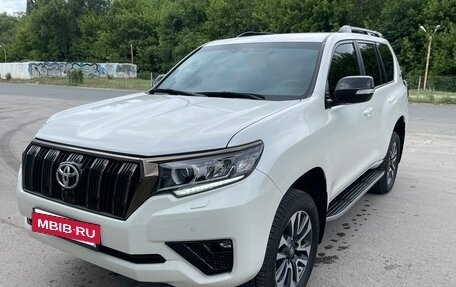 Toyota Land Cruiser Prado 150 рестайлинг 2, 2022 год, 8 499 999 рублей, 6 фотография