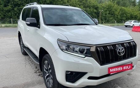 Toyota Land Cruiser Prado 150 рестайлинг 2, 2022 год, 8 499 999 рублей, 5 фотография