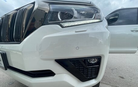 Toyota Land Cruiser Prado 150 рестайлинг 2, 2022 год, 8 499 999 рублей, 21 фотография