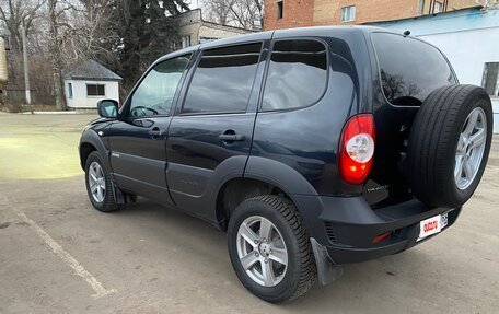 Chevrolet Niva I рестайлинг, 2017 год, 650 000 рублей, 3 фотография
