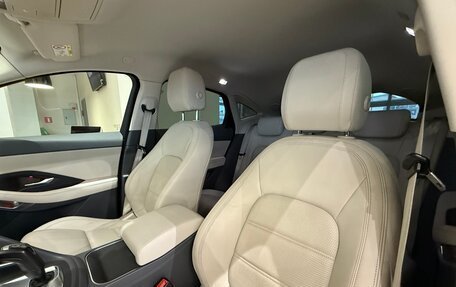 Jaguar E-Pace, 2018 год, 2 300 000 рублей, 19 фотография