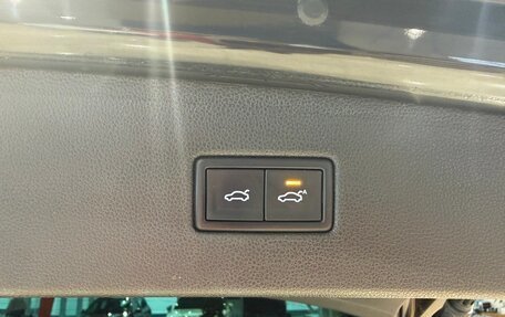 Volkswagen Tiguan II, 2018 год, 2 500 000 рублей, 13 фотография