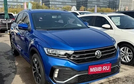 Volkswagen T-Roc I, 2022 год, 1 680 111 рублей, 2 фотография