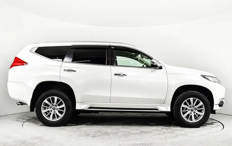 Mitsubishi Pajero Sport III рестайлинг, 2017 год, 2 600 000 рублей, 2 фотография