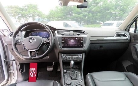 Volkswagen Tiguan II, 2021 год, 2 980 000 рублей, 5 фотография