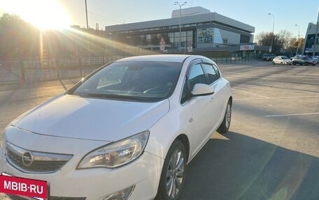 Opel Astra J, 2011 год, 720 000 рублей, 2 фотография