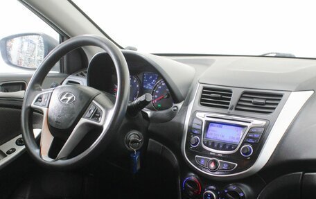 Hyundai Solaris II рестайлинг, 2013 год, 770 000 рублей, 11 фотография