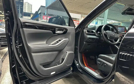 Toyota Highlander, 2024 год, 5 450 000 рублей, 8 фотография