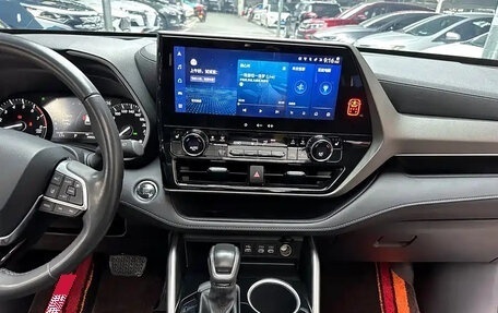 Toyota Highlander, 2024 год, 5 450 000 рублей, 2 фотография