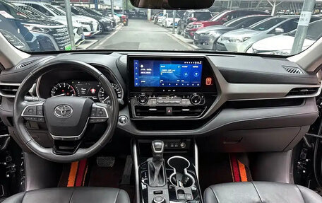 Toyota Highlander, 2024 год, 5 450 000 рублей, 12 фотография