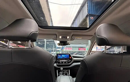 Toyota Highlander, 2024 год, 5 450 000 рублей, 17 фотография